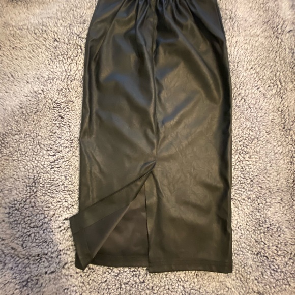 ASOS faux leather skirt - Picture 3 of 4